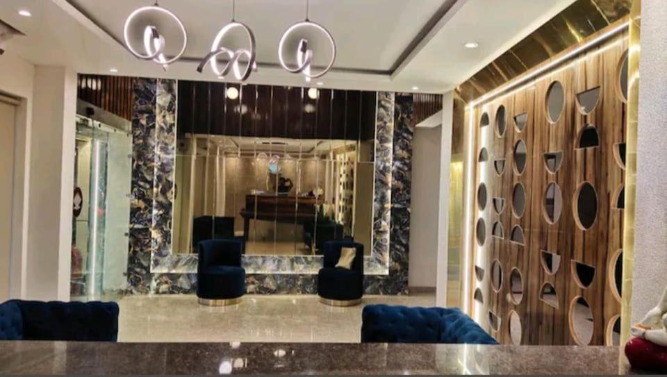 Zirakpur Hotel Pearl Wood מראה חיצוני תמונה